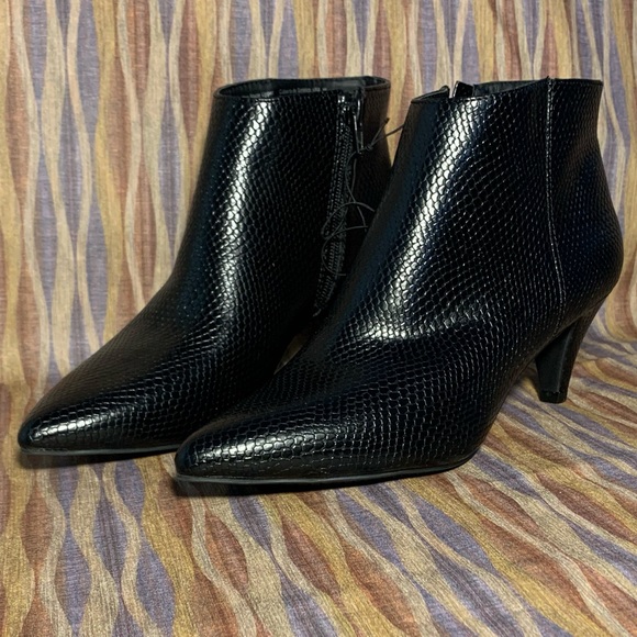 Time and Tru Shoes - Time and Tru Black Ankle Boots